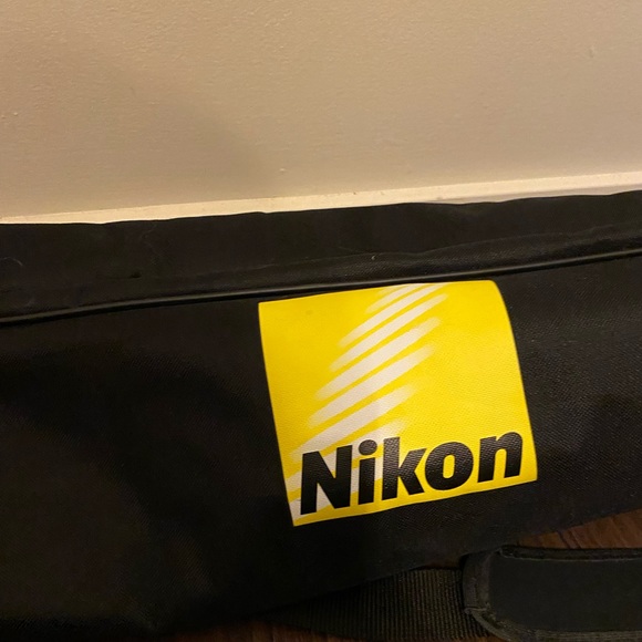 Nikon Pro Umbrella Lighting Kit - Picture 2 of 6